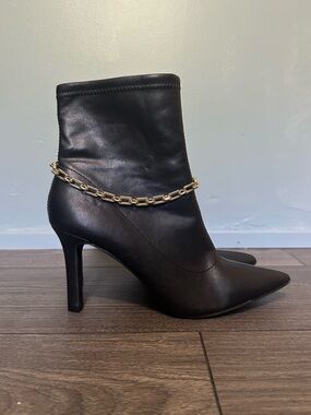 Women's Black Pointed Toe Ankle Boots with Gold Chain - 6.5 US W